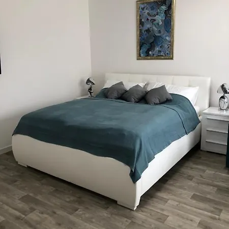 X28 Apartment *
