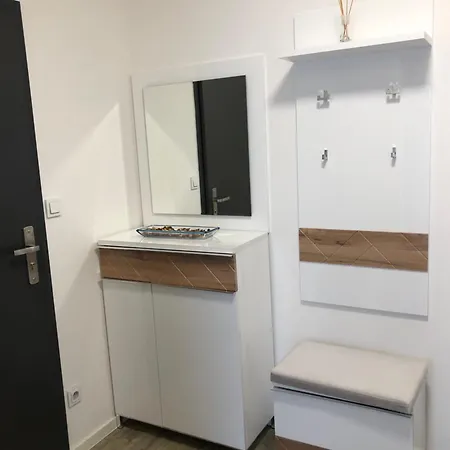 X28 Apartment *